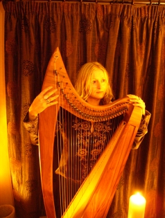 Do you think this harp necklace is a bit big!